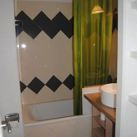 Les Palmiers A 700m De La Apartman