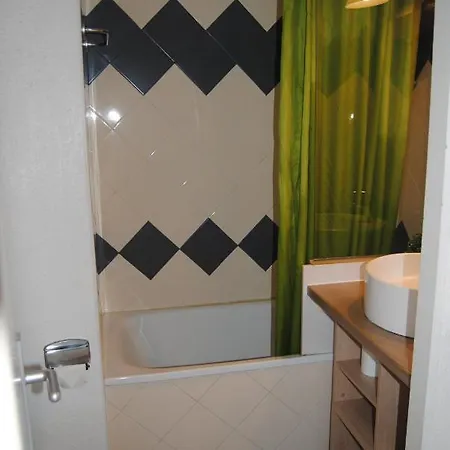 Les Palmiers A 700m De La *