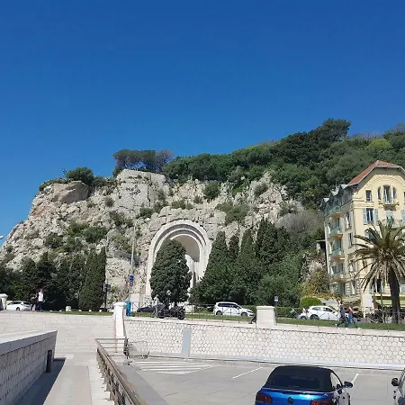 Les Palmiers A 700m De La