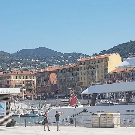 Les Palmiers A 700m De La Apartman