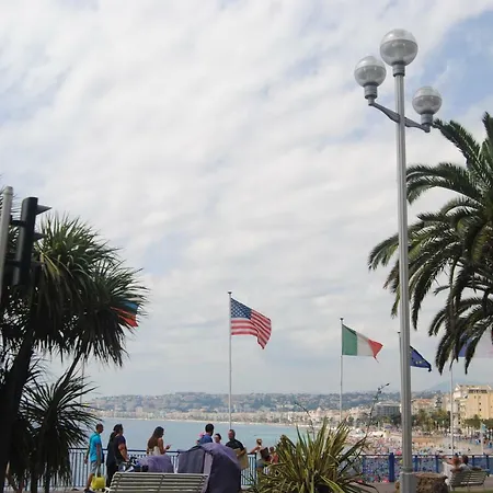 Les Palmiers A 700m De La * Nice