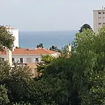 Les Palmiers A 700m De La