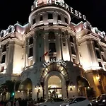 Les Palmiers A 700m De La Nice