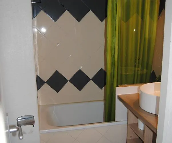 Les Palmiers A 700m De La *