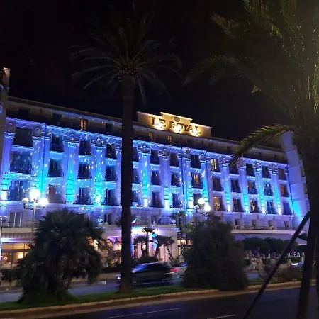 Les Palmiers A 700m De La Nizza